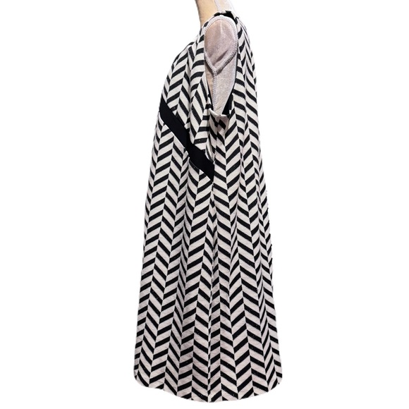 Metaphor Women’s knitted Dress Sleeveless Black and White Chevron Size 2X - Picture 5 of 9